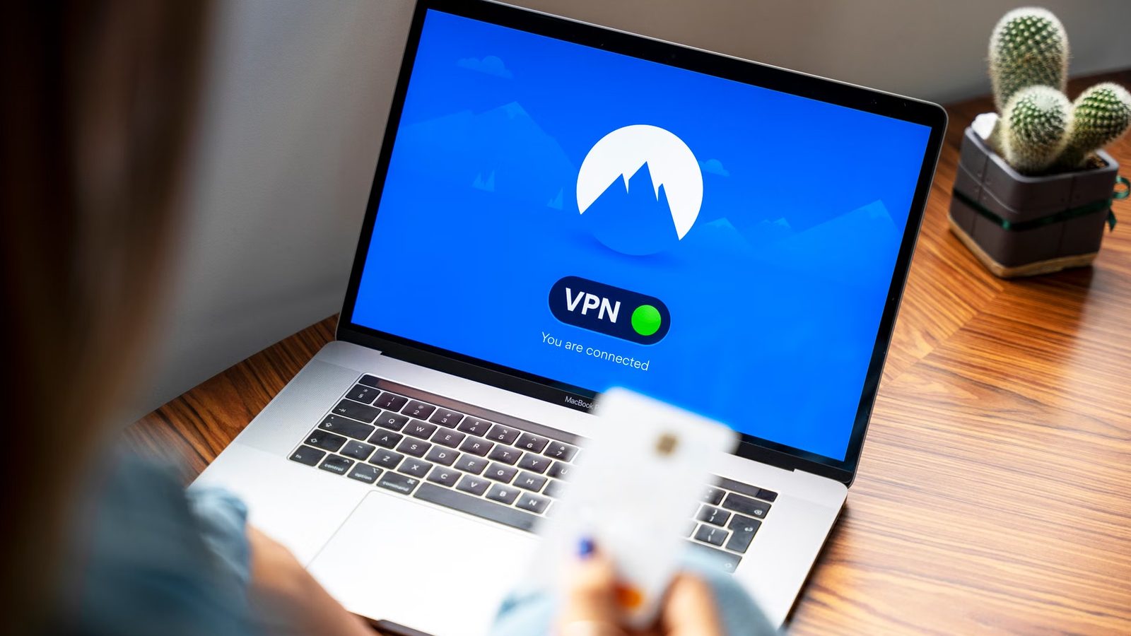 Połączenie VPN na ekranie laptopa