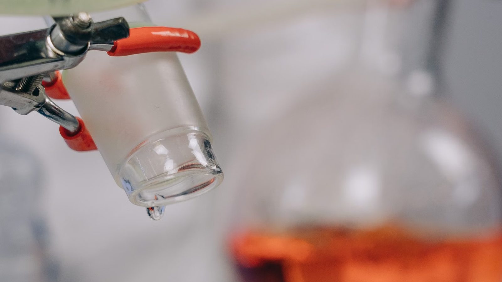 Technik przy szkle laboratoryjnym