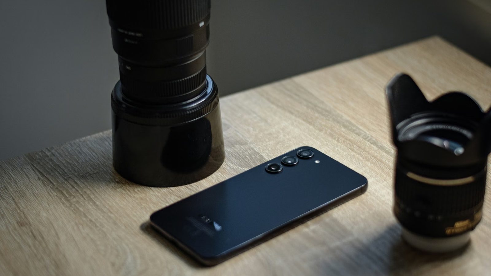 Fotografowanie gotowego mebla telefonem