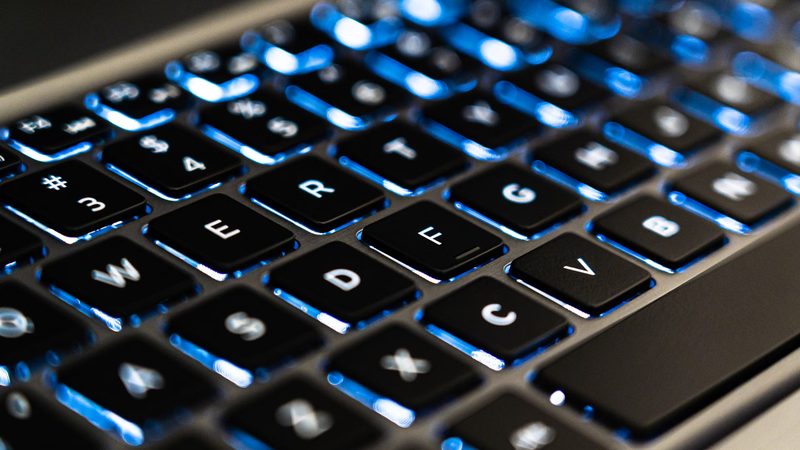 Domena .pl — jak ją wybrać, zarejestrować i nie stracić