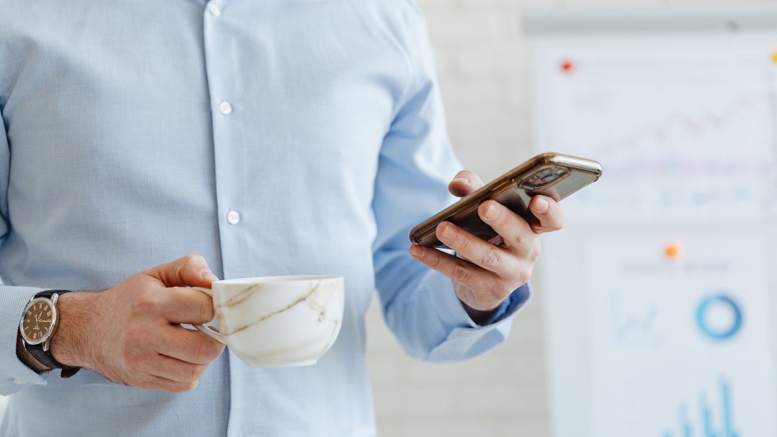 Czytanie newslettera na telefonie