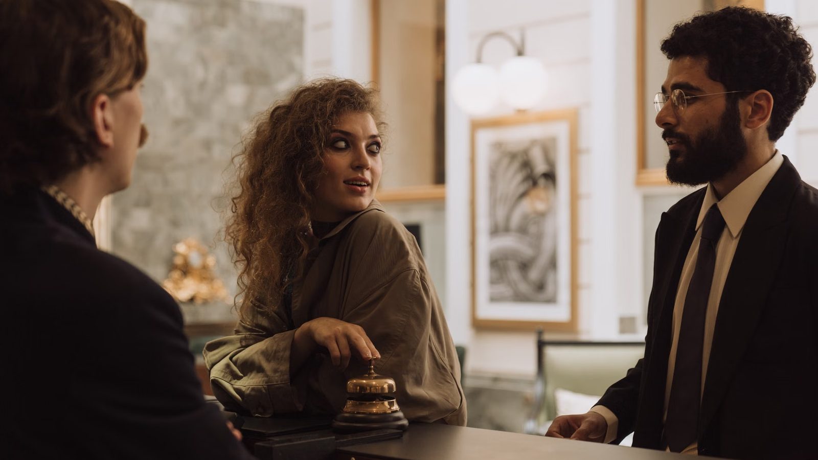 Meldowanie gościa w recepcji hotelu