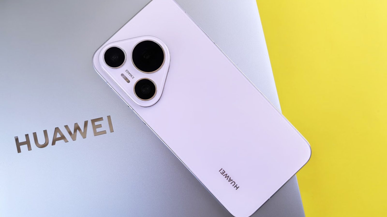 Ta sama strona na telefonie i laptopie