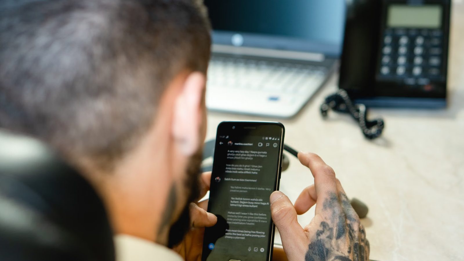 Automatyczna faktura w e-mailu na telefonie