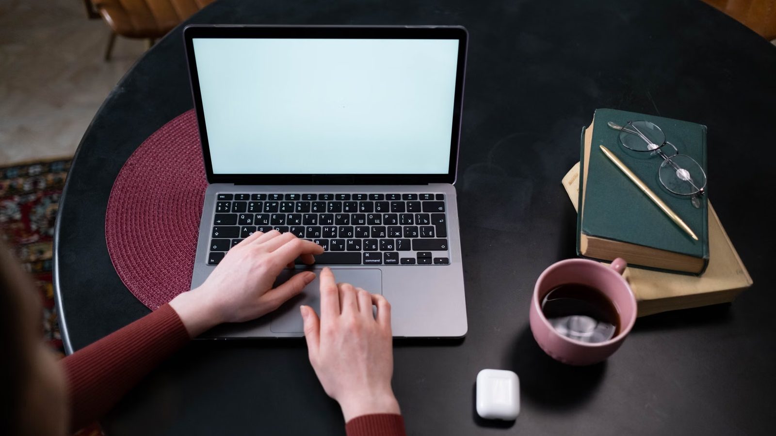 System rezerwacji otwarty na laptopie