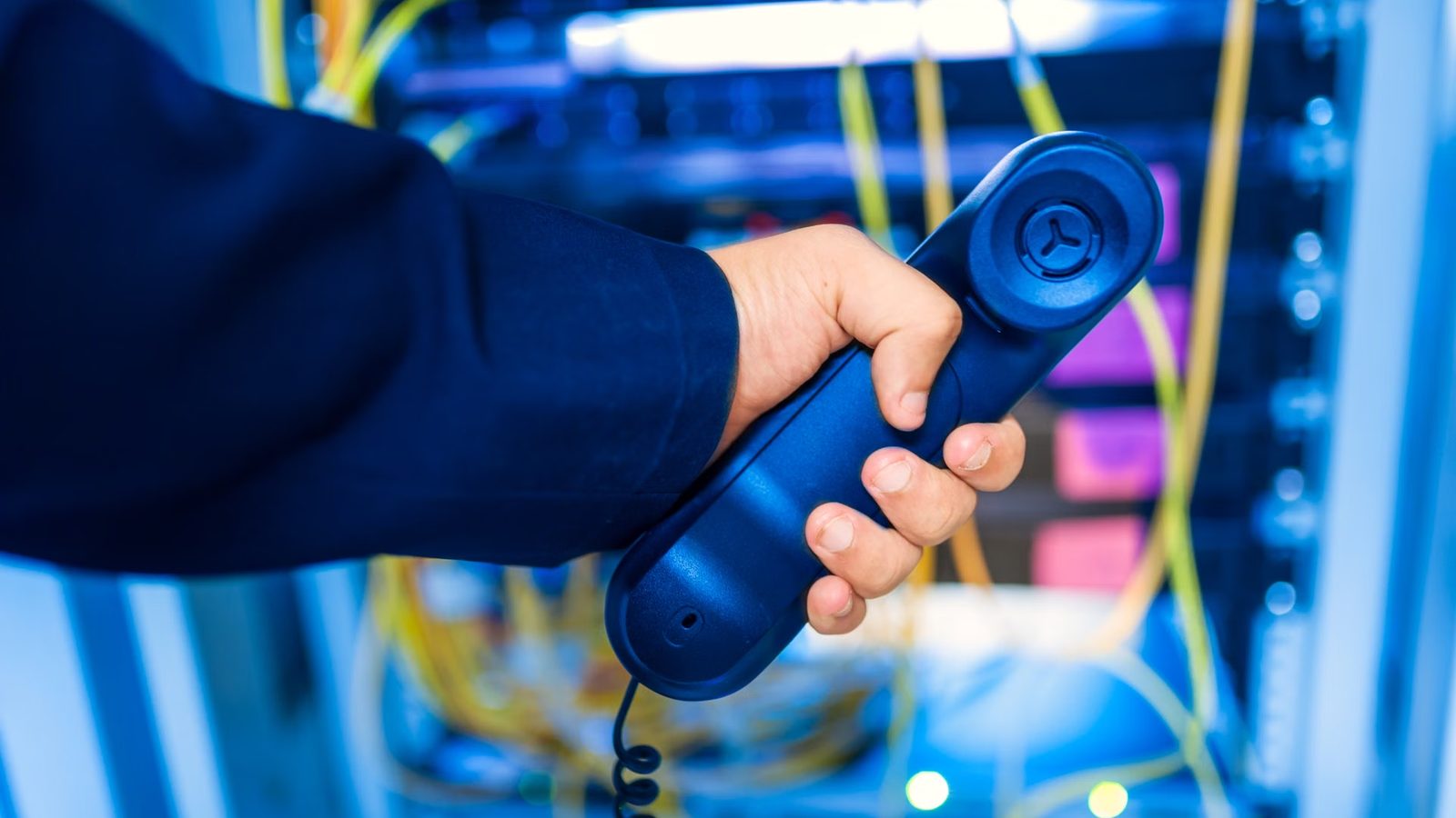 Alert o awarii serwera na telefonie