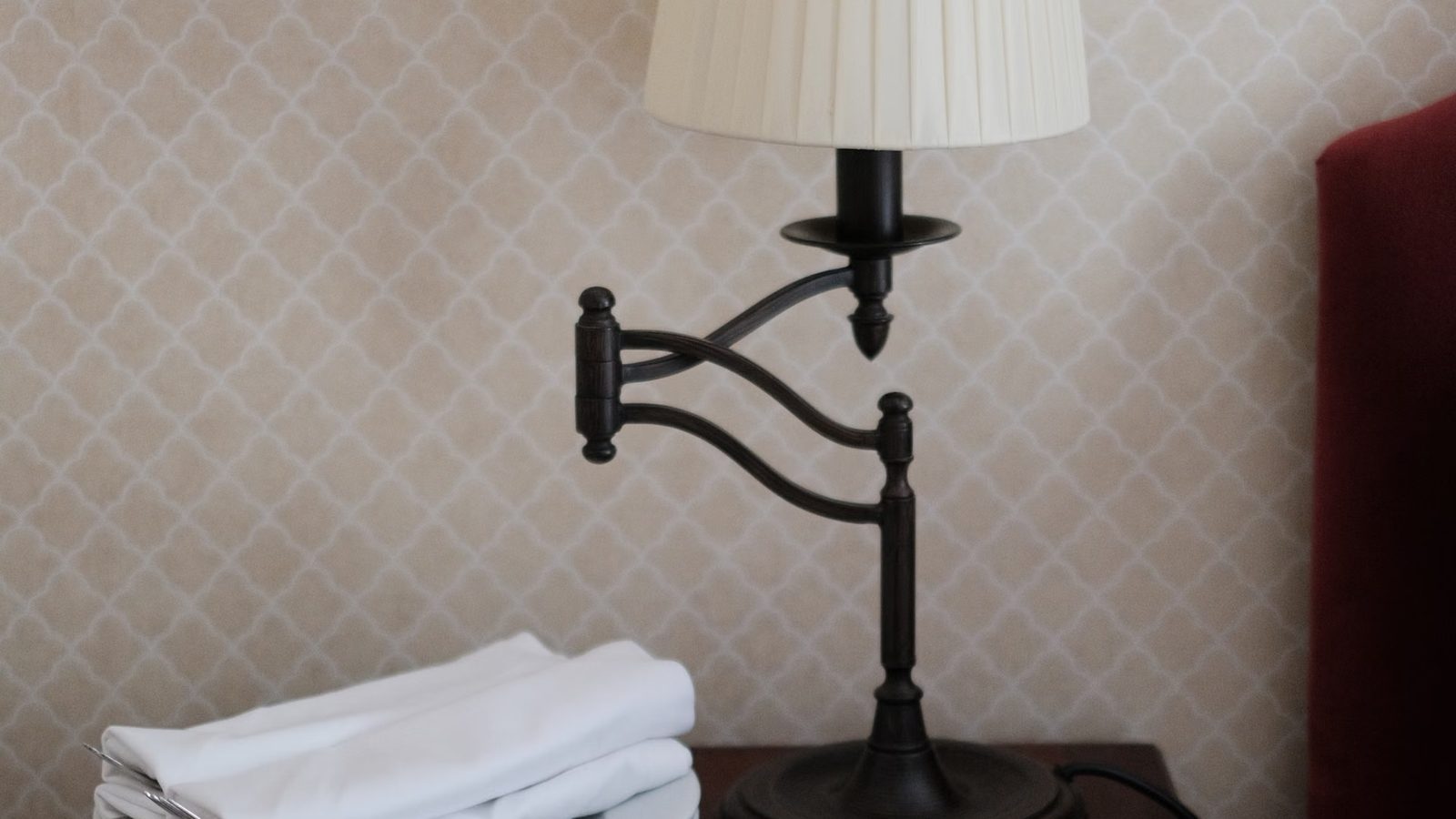 Karta informacyjna w pokoju hotelowym