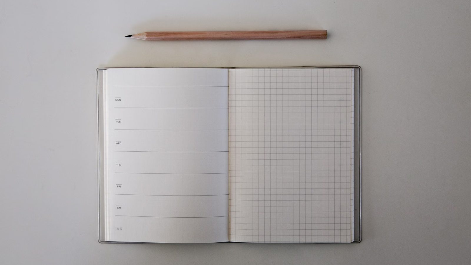 Notes z rozpisanym planem publikacji
