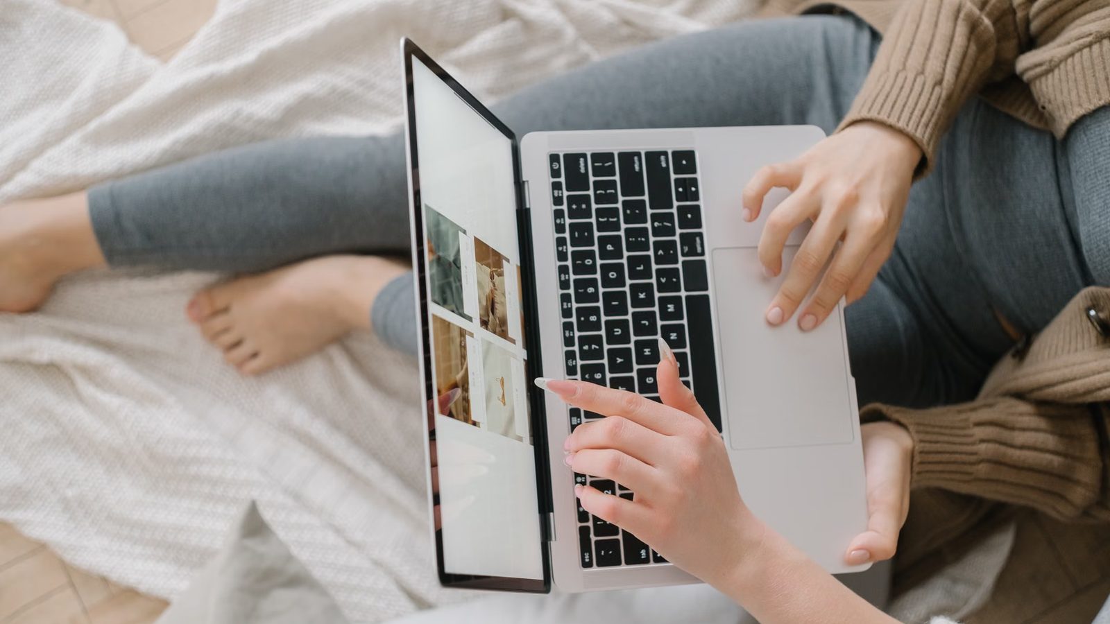 Strona produktu otwarta na laptopie
