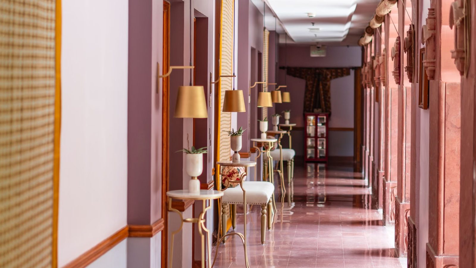 Fotografowanie wnętrza hotelowego ze statywu