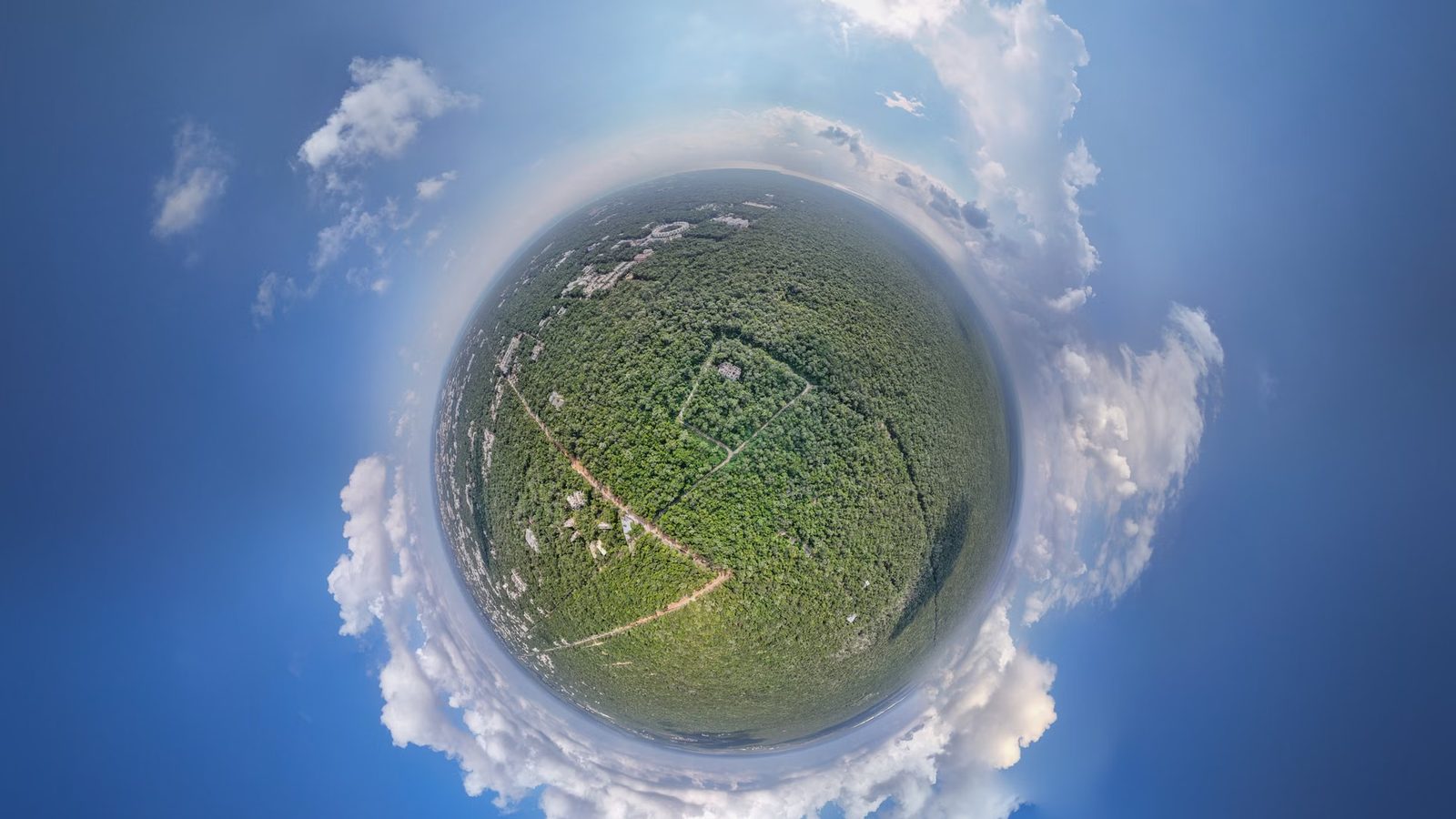 Panorama sferyczna zwinięta w kulę